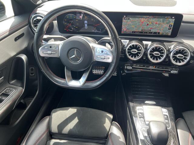 Mercedes-Benz CLA-KLASSE 220 4MATIC AMG Pano Burmester BTW