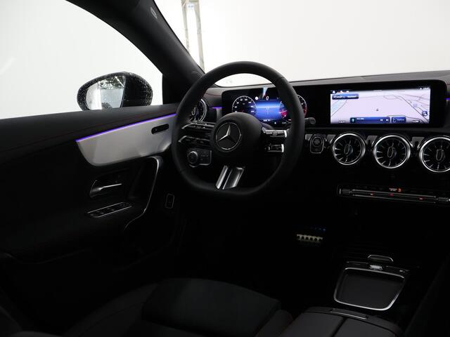 Mercedes-Benz CLA-KLASSE Shooting Brake 180 Star Edition AMG NIGHT | Panoramadak | Dodehoekassitent | Apple Carplay | MultiBeam LED | Sfeerverlichting | Stoelverwarming |