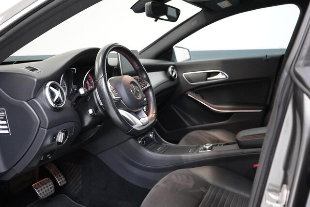 Mercedes-Benz CLA-KLASSE 180 Ambition | AMG-Line | Trekhaak | Navigatie | Sportstoelen