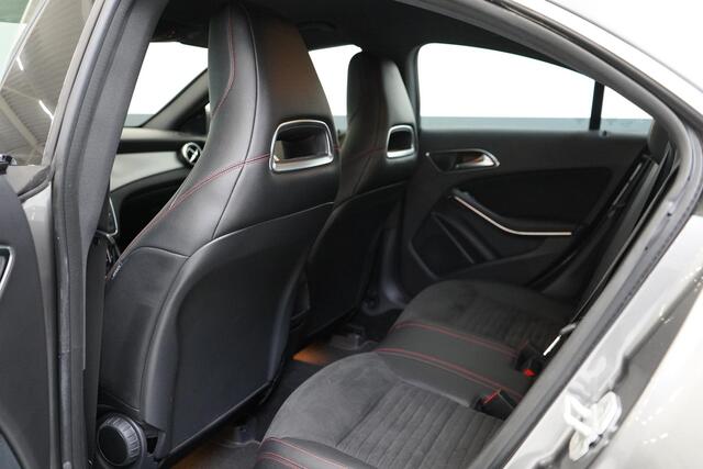 Mercedes-Benz CLA-KLASSE 180 Ambition | AMG-Line | Trekhaak | Navigatie | Sportstoelen