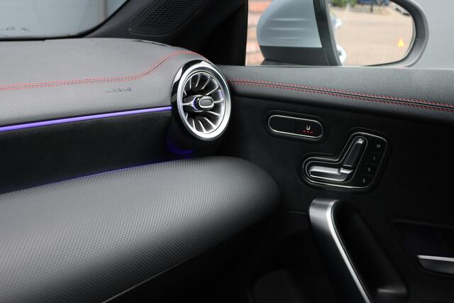 Mercedes-Benz CLA-KLASSE Shooting Brake 250 e Star Edition AMG Line Aut8 | Panoramadak | Distronic | Memory | Trekhaak | Verwarmd Stuurwiel | HUD | Multibeam LED | Keyless Go | Advanced Sound System |