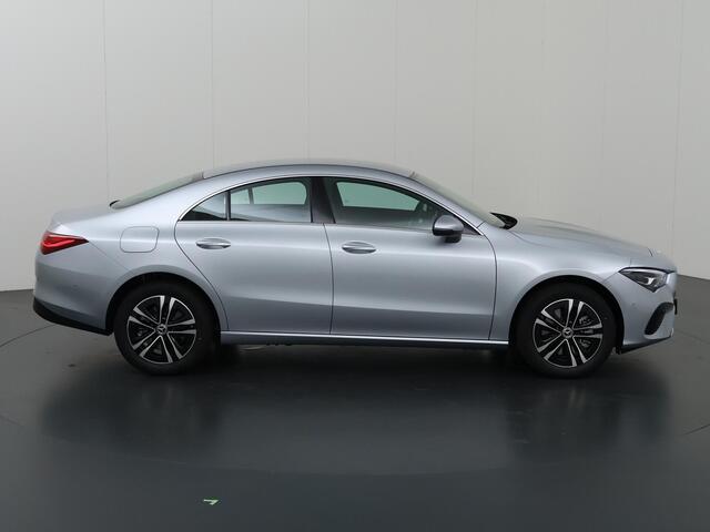 Mercedes-Benz CLA-KLASSE 250 e Star Edition | 2x groot scherm | 17 inch LM velgen | Led verl. | Achteruitrijcamera | Sfeerverlichting |