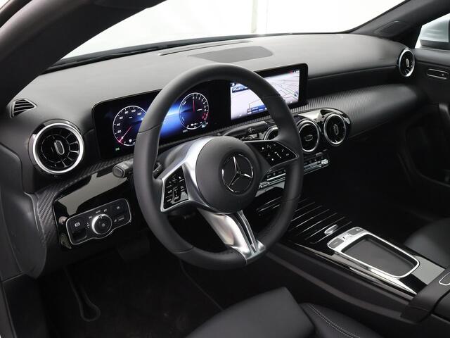Mercedes-Benz CLA-KLASSE 250 e Star Edition | 2x groot scherm | 17 inch LM velgen | Led verl. | Achteruitrijcamera | Sfeerverlichting |