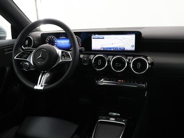 Mercedes-Benz CLA-KLASSE 250 e Star Edition | 2x groot scherm | 17 inch LM velgen | Led verl. | Achteruitrijcamera | Sfeerverlichting |