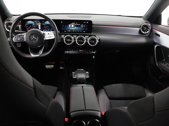 Mercedes-Benz CLA-KLASSE Shooting Brake 180 Premium Plus | AMG | Night | Trekhaak | Sfeerverlichting | Stoelverwarming | Achteruitrijcamera |