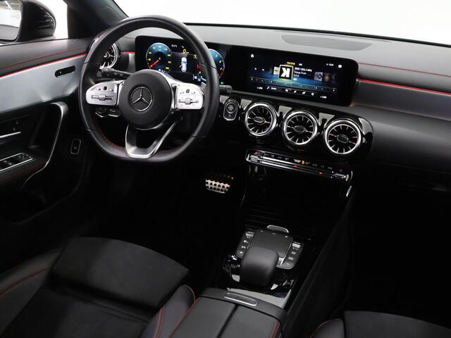 Mercedes-Benz CLA-KLASSE Shooting Brake 180 Premium Plus | AMG | Night | Trekhaak | Sfeerverlichting | Stoelverwarming | Achteruitrijcamera |