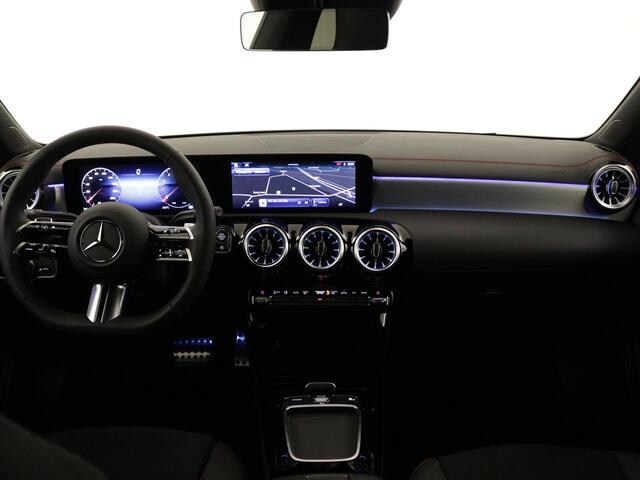 Mercedes-Benz CLA-KLASSE 180 Star Edition AMG Line | Dodehoekassistent | Nightpakket | AMG Line | KEYLESS GO-comfortpakket | USB pakket Plus | Verwarmde stoelen vooraan | Draadloos oplaadsysteem voor smartphone |
