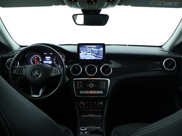 Mercedes-Benz CLA-KLASSE 180 Ambition | Navigatie | Achteruitrijcamera | Inclusief 24 maanden MB Certified garantie voor Europa.