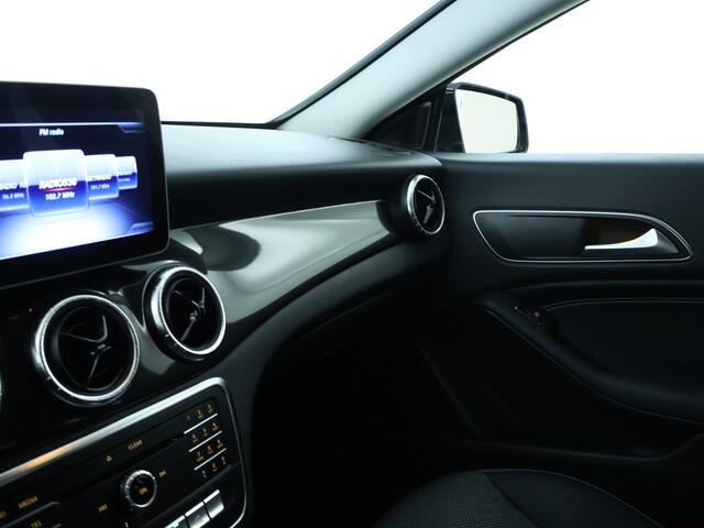 Mercedes-Benz CLA-KLASSE 180 Ambition | Navigatie | Achteruitrijcamera | Inclusief 24 maanden MB Certified garantie voor Europa.