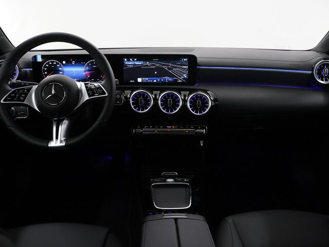 Mercedes-Benz CLA-KLASSE Shooting Brake 180 Star Edition Luxury Line | Keyless | Widescreen | Panoramadak | LED