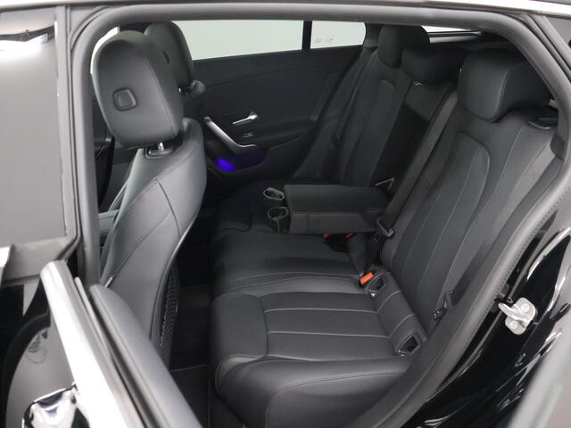 Mercedes-Benz CLA-KLASSE Shooting Brake 180 Star Edition Luxury Line | Keyless | Widescreen | Panoramadak | LED