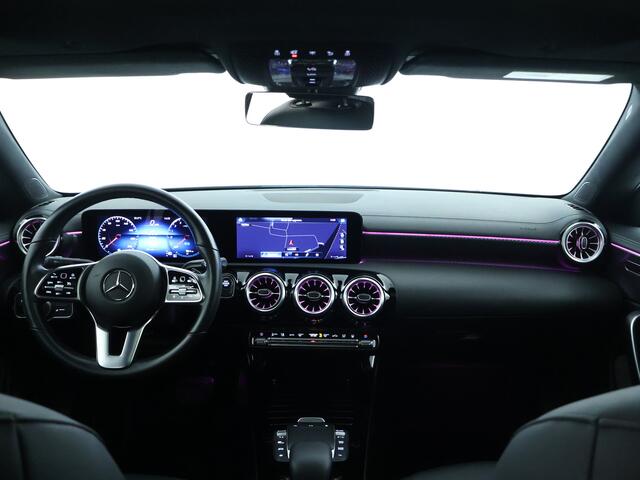 Mercedes-Benz CLA-KLASSE 250 e Luxury Line | Panoramadak | Achteruitrijcamera | Sfeerverlichting | Leder | Inclusief 24 maanden MB Certified garantie voor Europa.