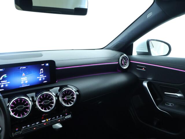Mercedes-Benz CLA-KLASSE 250 e Luxury Line | Panoramadak | Achteruitrijcamera | Sfeerverlichting | Leder | Inclusief 24 maanden MB Certified garantie voor Europa.