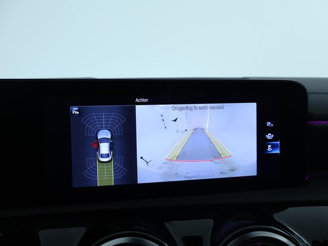 Mercedes-Benz CLA-KLASSE 250 e Luxury Line | Panoramadak | Achteruitrijcamera | Sfeerverlichting | Leder | Inclusief 24 maanden MB Certified garantie voor Europa.