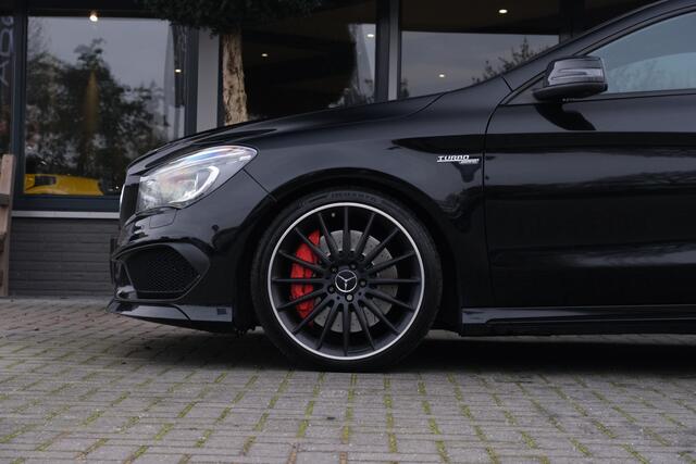 Mercedes-Benz CLA-KLASSE Shooting Brake AMG 45 4MATIC Panodak Schaalstoelen Harman Kardon Carbon
