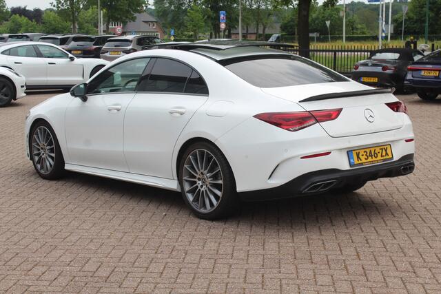 Mercedes-Benz CLA-KLASSE 180 Business Solution AMG / Panoramadak / Camera / 19'' / Sfeerverlichting / Leder&Alcantara / Cruise Control