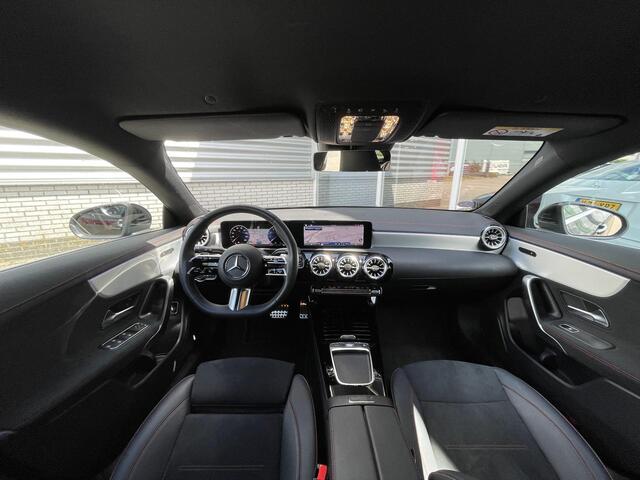 Mercedes-Benz CLA-KLASSE Shooting Brake 180 | AMG | Keyless | Sfeerverlicht