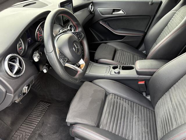 Mercedes-Benz CLA-KLASSE 180 Business Solution AMG | Stoelverwarming | Climate Control | Navigatie | Camera |