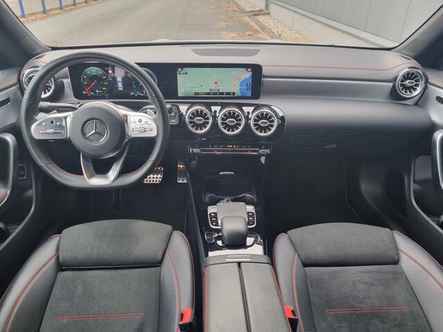 Mercedes-Benz CLA-KLASSE 200 Business Solution AMG | Burmester | Nieuw model | Navi | Cruise |