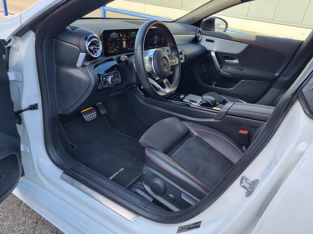 Mercedes-Benz CLA-KLASSE 200 Business Solution AMG | Burmester | Nieuw model | Navi | Cruise |