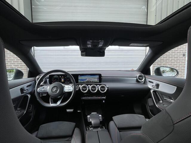 Mercedes-Benz CLA-KLASSE 200 AMG Line | Panoramadak | Sfeerverlichting |