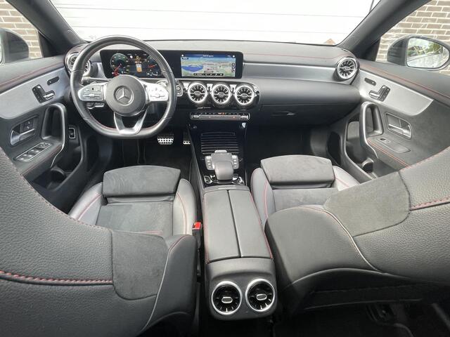 Mercedes-Benz CLA-KLASSE 200 AMG Line | Panoramadak | Sfeerverlichting |