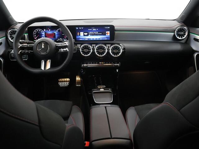 Mercedes-Benz CLA-KLASSE Shooting Brake 250 e AMG Line | Panoramadak | Multibeam LED | Smartphone integratie | Night pakket | 18" AMG Velgen