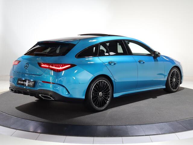 Mercedes-Benz CLA-KLASSE Shooting Brake 180 AMG Line | Panoramaschuifdak in glas | Sfeerverlichting | Achteruitrijcamera | (19 inch) multispaaks | Nightpakket |