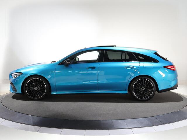Mercedes-Benz CLA-KLASSE Shooting Brake 180 AMG Line | Panoramaschuifdak in glas | Sfeerverlichting | Achteruitrijcamera | (19 inch) multispaaks | Nightpakket |