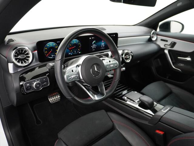 Mercedes-Benz CLA-KLASSE 200 AMG Shooting Brake // Panoramadak // Memory // Keyless // Carplay // Nightpakket // MultiBeam
