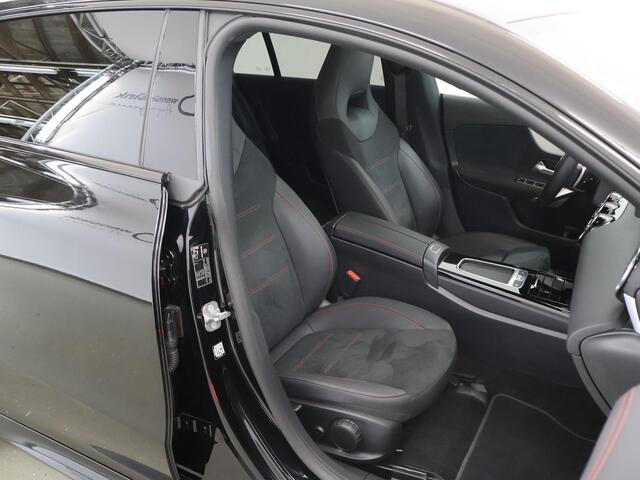 Mercedes-Benz CLA-KLASSE Shooting Brake 180 Star Edition AMG NIGHT | Panoramadak | Dodehoekassitent | Apple Carplay | MultiBeam LED | Sfeerverlichting | Stoelverwarming |