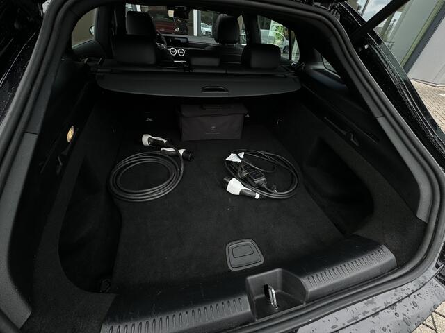 Mercedes-Benz CLA-KLASSE Shooting Brake 250 e Business Plus AMG-line | Panoramadak | Leder | Plug-in Hybrid | 218pk
