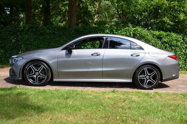 Mercedes-Benz CLA-KLASSE 180 d Business Solution AMG Automaat/Navi/Ecc/Pdc/Panoramadak/Matrix LED koplampen/Stoelverwarming/Sfeerverlichting/Camera/Trekhaak uit klabaar