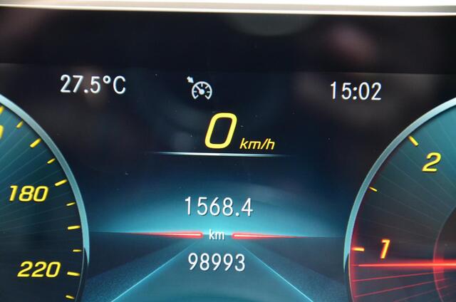 Mercedes-Benz CLA-KLASSE 180 d Business Solution AMG Automaat/Navi/Ecc/Pdc/Panoramadak/Matrix LED koplampen/Stoelverwarming/Sfeerverlichting/Camera/Trekhaak uit klabaar