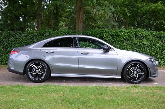 Mercedes-Benz CLA-KLASSE 180 d Business Solution AMG Automaat/Navi/Ecc/Pdc/Panoramadak/Matrix LED koplampen/Stoelverwarming/Sfeerverlichting/Camera/Trekhaak uit klabaar