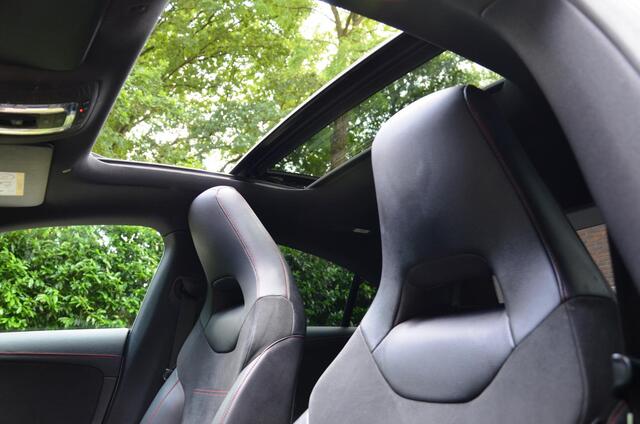 Mercedes-Benz CLA-KLASSE 180 d Business Solution AMG Automaat/Navi/Ecc/Pdc/Panoramadak/Matrix LED koplampen/Stoelverwarming/Sfeerverlichting/Camera/Trekhaak uit klabaar