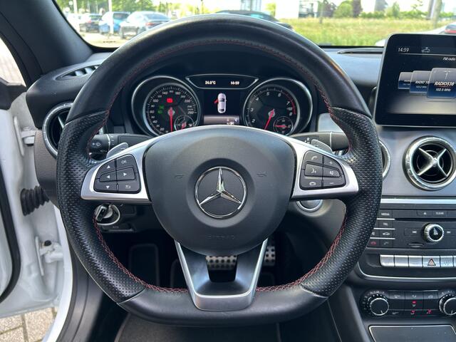 Mercedes-Benz CLA-KLASSE 180 Business Solution AMG Upgrade Edition 50% deal 12.475,- ACTIE 25DKM! / AMG pakket / LED / Schuif-kantel dak / Sportstoelen / Stoelverwarming / Camera