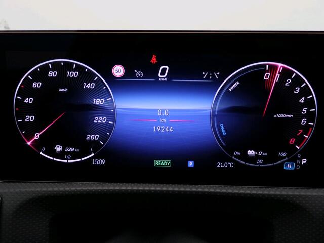 Mercedes-Benz CLA-KLASSE 250 e Star Edition Plug-In Hybride AMG Line | Night Pakket | Achteruitrijcamera | Dosehoek Assist | Apple CarPlay. Inclusief 24 maanden MB Certified garantie voor Europa.
