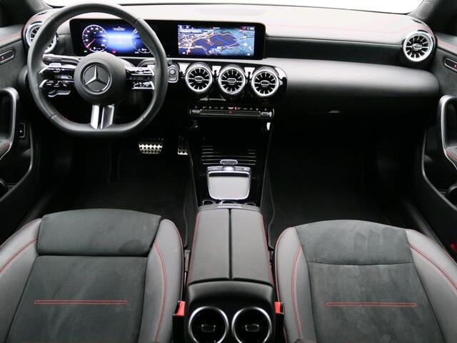Mercedes-Benz CLA-KLASSE 250 e Star Edition Plug-In Hybride AMG Line | Night Pakket | Achteruitrijcamera | Dosehoek Assist | Apple CarPlay. Inclusief 24 maanden MB Certified garantie voor Europa.
