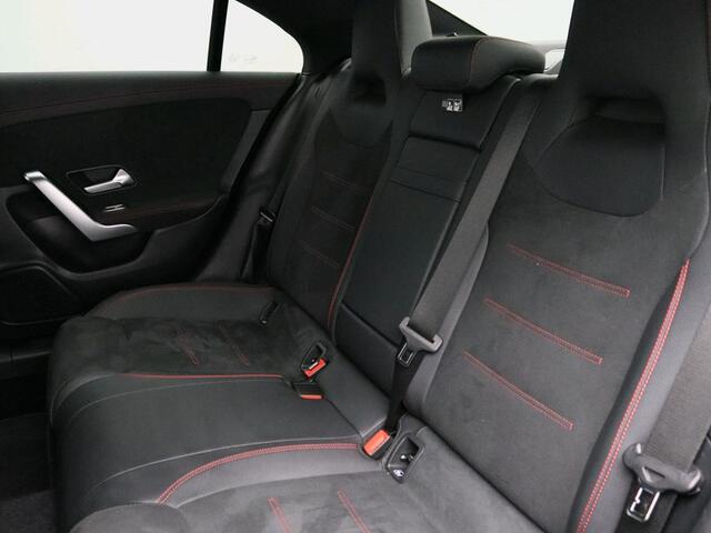 Mercedes-Benz CLA-KLASSE 250 e Star Edition Plug-In Hybride AMG Line | Night Pakket | Achteruitrijcamera | Dosehoek Assist | Apple CarPlay. Inclusief 24 maanden MB Certified garantie voor Europa.