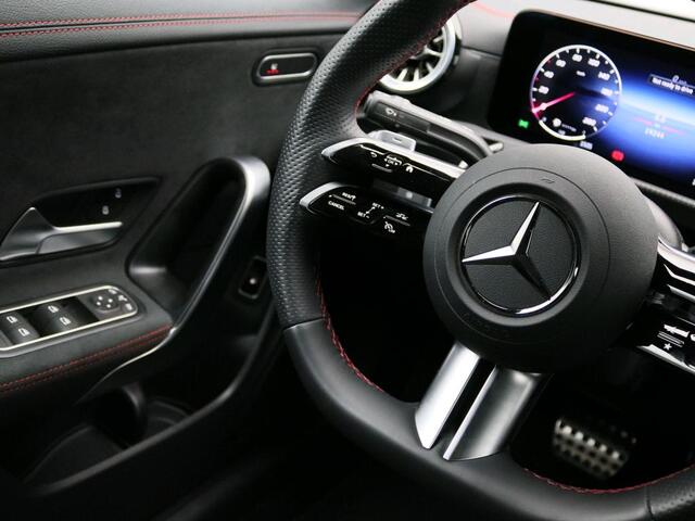 Mercedes-Benz CLA-KLASSE 250 e Star Edition Plug-In Hybride AMG Line | Night Pakket | Achteruitrijcamera | Dosehoek Assist | Apple CarPlay. Inclusief 24 maanden MB Certified garantie voor Europa.
