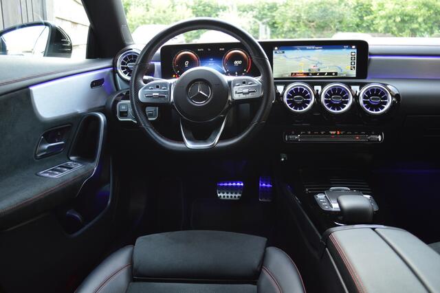 Mercedes-Benz CLA-KLASSE Shooting Brake 200 AMG Led Panorama Widescreen Sfeer Camera Night Pdc