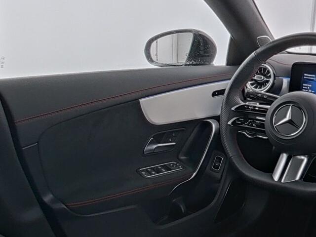 Mercedes-Benz CLA-KLASSE Shooting Brake 250e AMG Nightpakket Face Lift Plug-In Hybride | Panorama Schuif-Kanteldak | Burmester® | 360 gr Camera | Sfeerverlichting | Keyless GO | Stuur- en Stoelverwarming | Inclusief 24 maanden Mercedes-Benz Certified garantie voor Europa.
