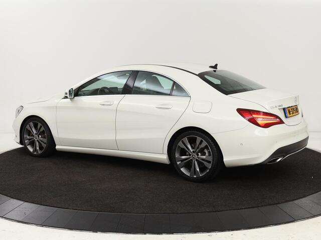 Mercedes-Benz CLA-KLASSE 180 Urban | Stoelverwarming | Sportstoelen | Navigatie | Park Assist | Full LED | Half leder | Cruise control | Airco | Bluetooth