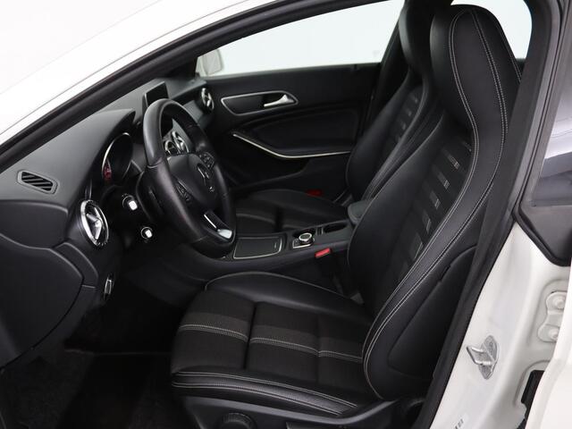 Mercedes-Benz CLA-KLASSE 180 Urban | Stoelverwarming | Sportstoelen | Navigatie | Park Assist | Full LED | Half leder | Cruise control | Airco | Bluetooth