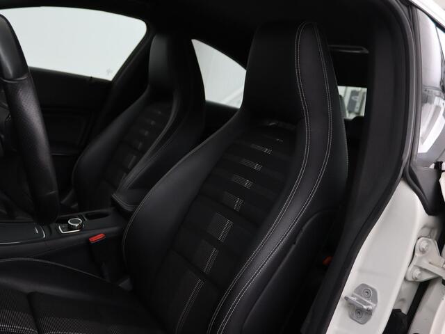 Mercedes-Benz CLA-KLASSE 180 Urban | Stoelverwarming | Sportstoelen | Navigatie | Park Assist | Full LED | Half leder | Cruise control | Airco | Bluetooth