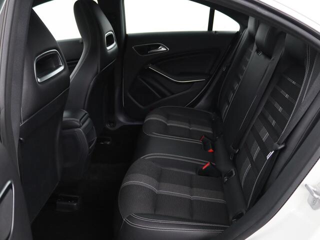 Mercedes-Benz CLA-KLASSE 180 Urban | Stoelverwarming | Sportstoelen | Navigatie | Park Assist | Full LED | Half leder | Cruise control | Airco | Bluetooth