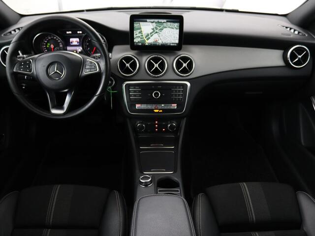 Mercedes-Benz CLA-KLASSE 180 Urban | Stoelverwarming | Sportstoelen | Navigatie | Park Assist | Full LED | Half leder | Cruise control | Airco | Bluetooth