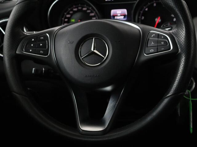 Mercedes-Benz CLA-KLASSE 180 Urban | Stoelverwarming | Sportstoelen | Navigatie | Park Assist | Full LED | Half leder | Cruise control | Airco | Bluetooth