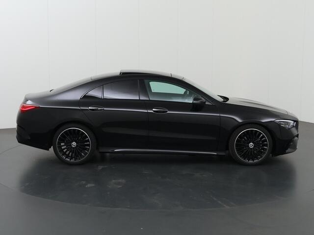 Mercedes-Benz CLA-KLASSE Coupé 180 AMG NIGHT Star Edition | Panoramadak | MultiBeam LED | Dodehoekassistent | Apple Carplay | Keyless Entry |